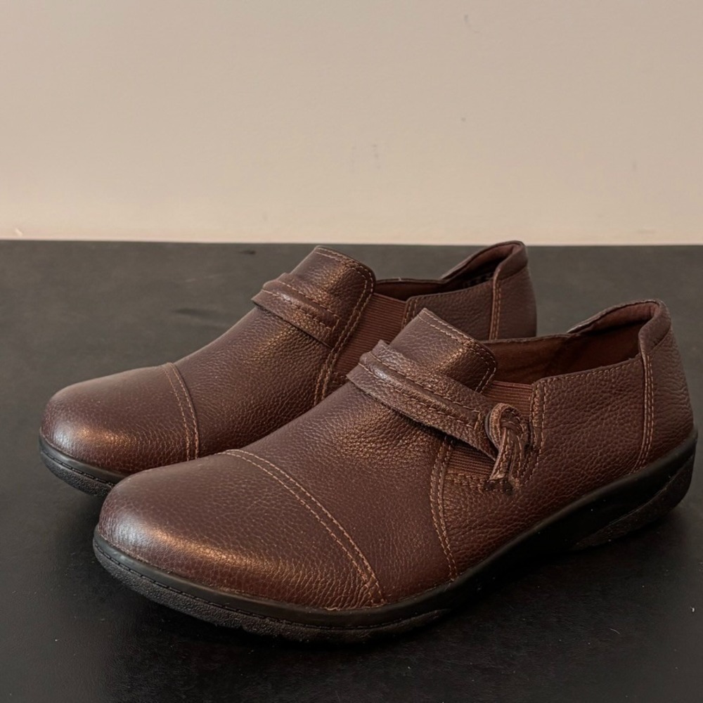 Clarks Cheyn Madi Brown Pebbled Leather slip on loafers womens size 8 1/2 MED